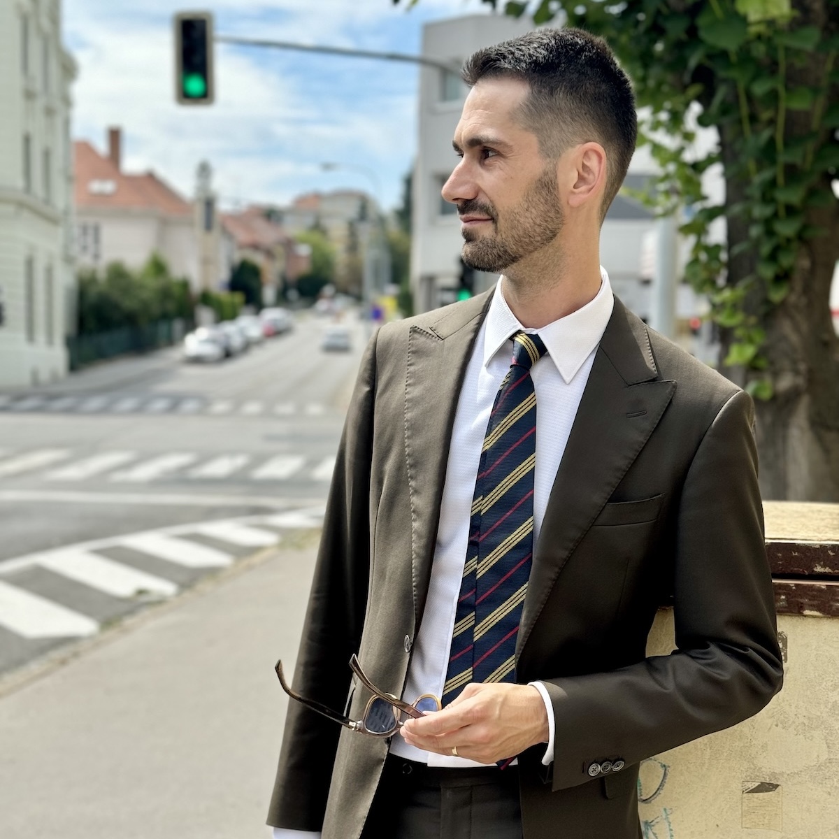 Fotky košilí na míru se štítkem Bespoken